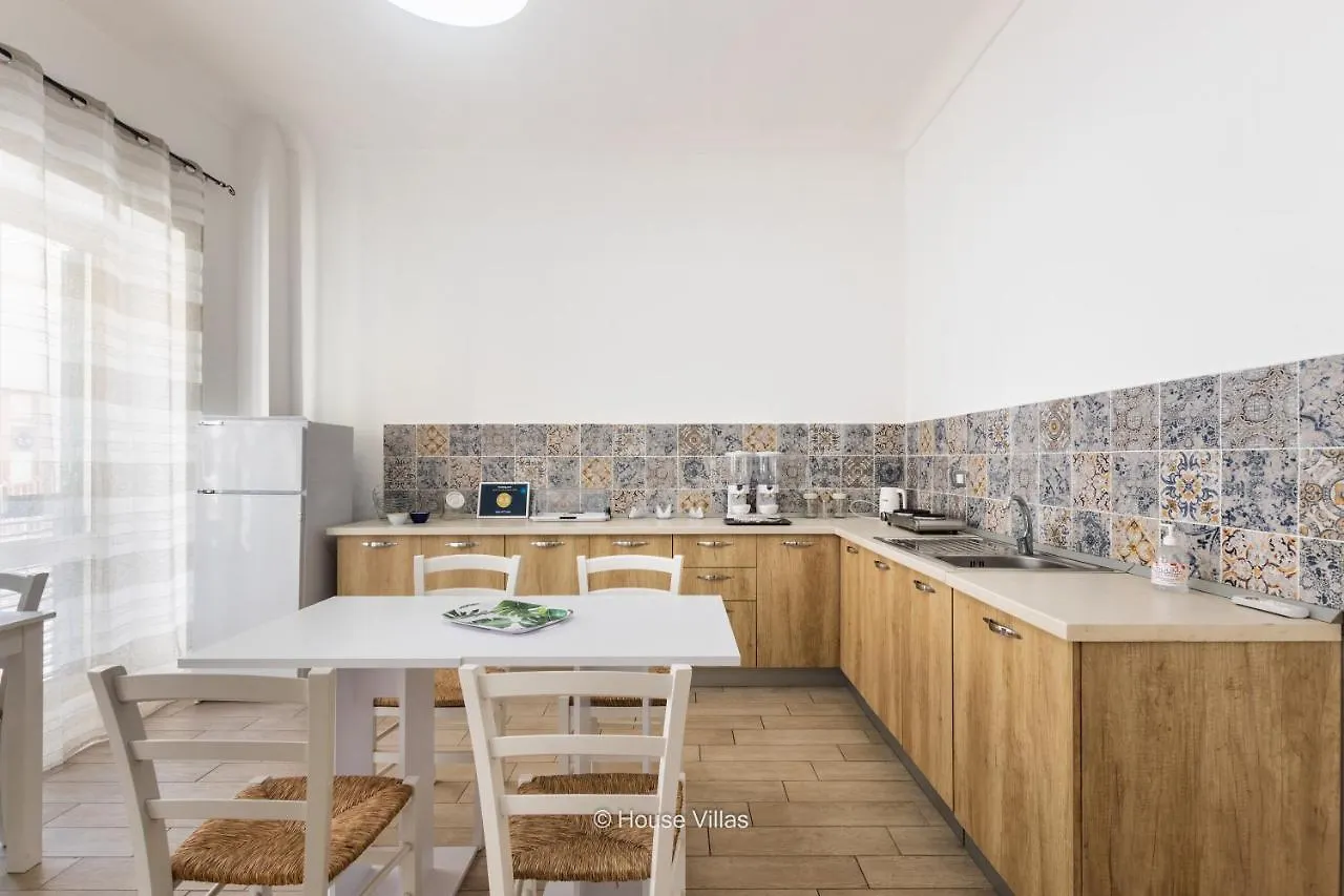 House&Villas - La Maison Du Lion Rouge Noto 0*,  Italy