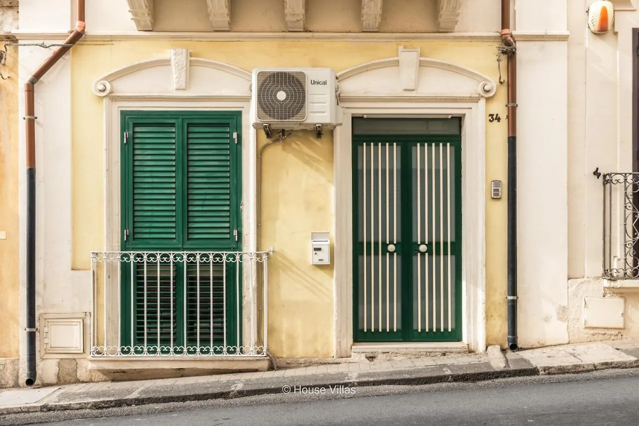 Apartment House&Villas - La Maison Du Lion Rouge Noto Italy